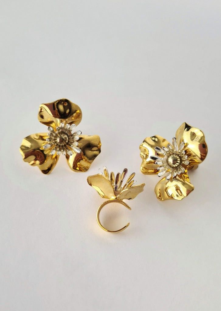 Unique Kfashions style accessories - Gold Blooming Earrings