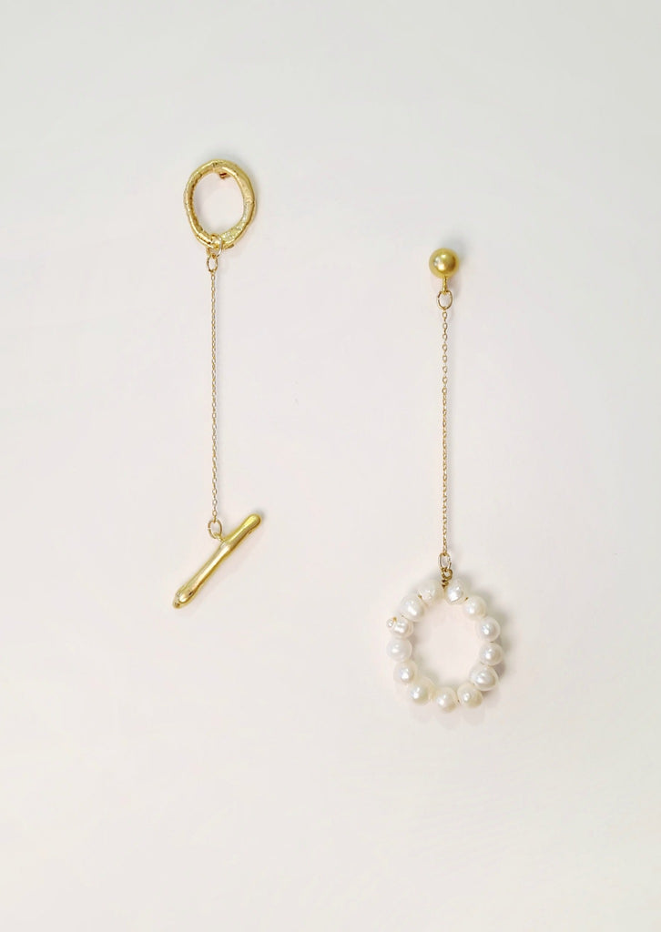 Am:EL Loops of Gold & Natural Pearl Earrings