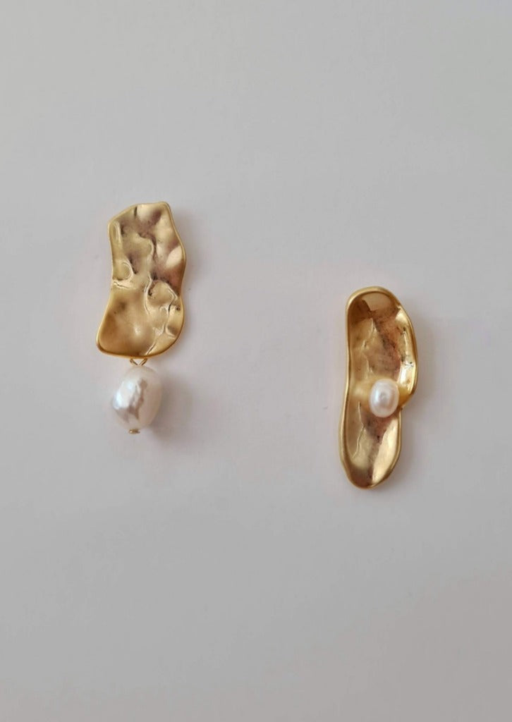 Unique Korean Fashion Accessories - Pearl on Gold Unbalanced Earrings