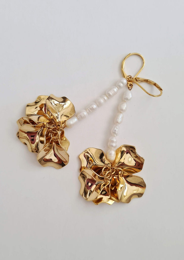 Natural pearl earrings with gold decoration Am:EL